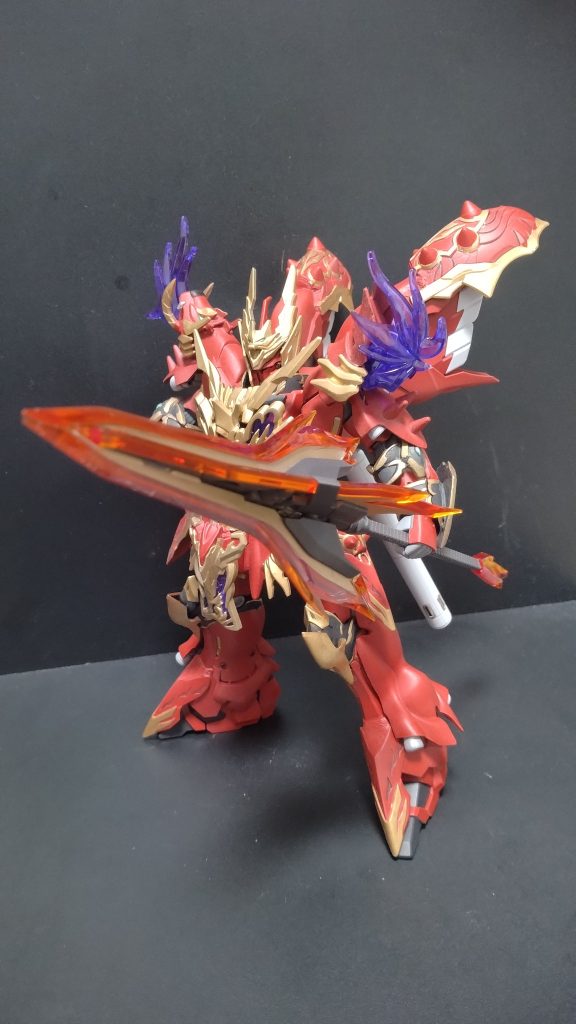 ガンブレードランスは合体できます。ホントは右手で持たせたかったんですが、撮影時うっかり右手の握り手部分を無くしてしまい現在捜索中です(泣)