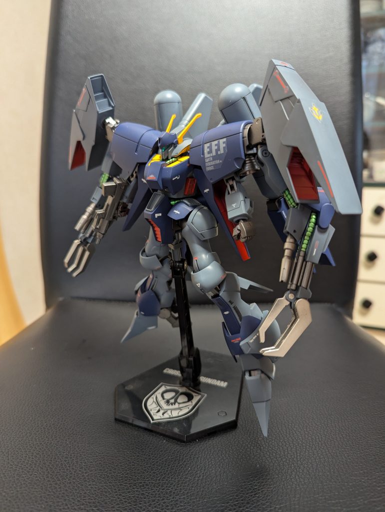 カスタムの二号機で買ったので、少し勿体ない気持ちもありましたが、ユニコーン本編をみてたら活躍ぶりに惚れてしまい、仮組みの途中でこっちの方向で進めました。