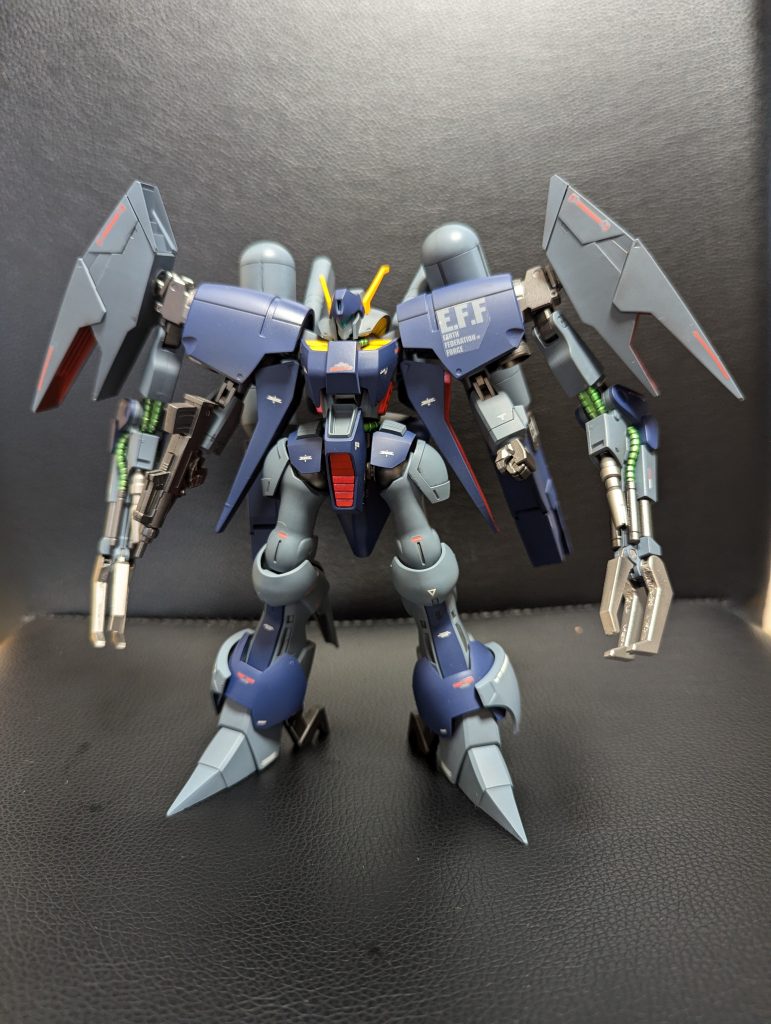 キットはプレバンのバンデシネ版のを使用しています。そのまま作るのでは面白くないので、ジャンクから腕を持ってきて付けてみました。 