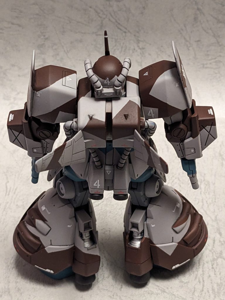 俯瞰のリアショット。この迷彩にどれだけの効果があるのか分からないですが、個人的にこの角度迫力あって好きです。