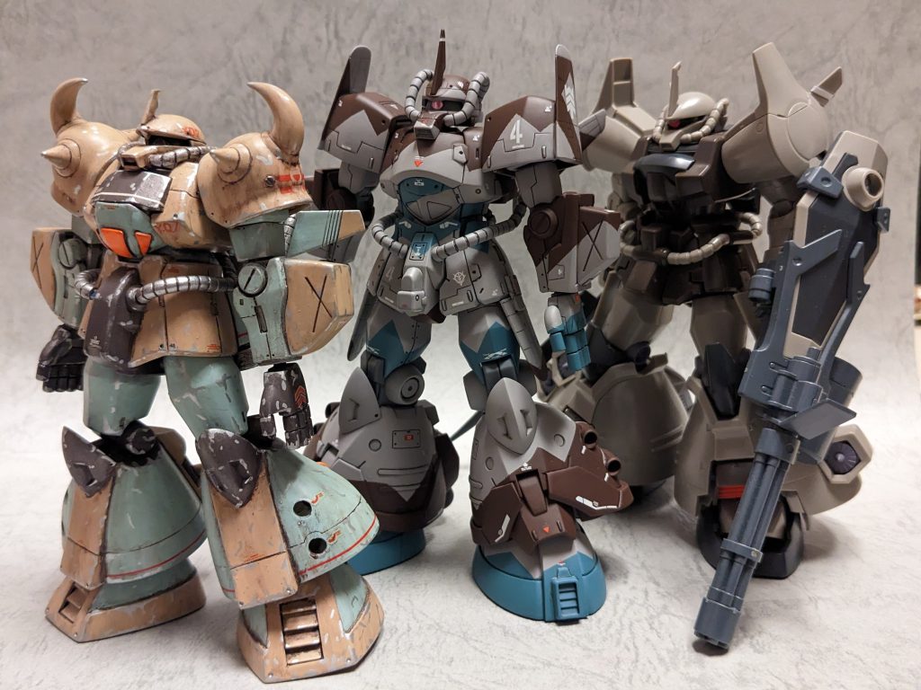 我が家のグフ飛行試験型三兄弟。長男と次男坊は実は二十年近く歳の差があります。三男坊は全くの巣組みです。