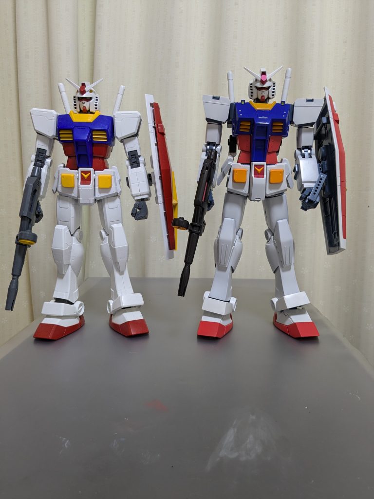 ３種混合メガサイズ素組みと比較です。ちなみに、胸はANA、半分クリアの色あり部分との合せ技です。ヤフオクで揃えました。