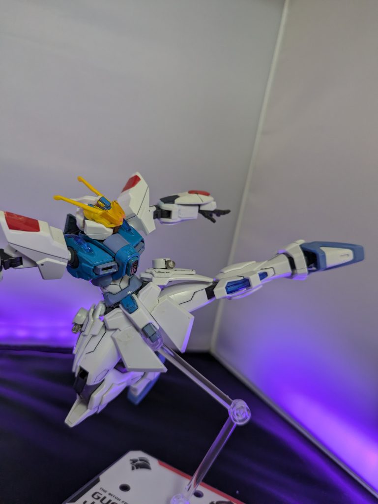 蹴りもできるぜ！(gandam-hand1)