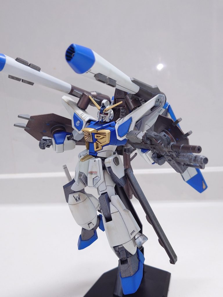 最初はフォビドゥンの甲羅を機首部分の代わりに付けようと思ってましたが、それだと小さいデストロイになるなぁ(gundam-kao1)という事でレイダーの機首を付けましたが、作り中にブーストレイダー？という外伝機体が出てきたようでコンセプトもシルエットも被ってしまいました(gundam-kao9)