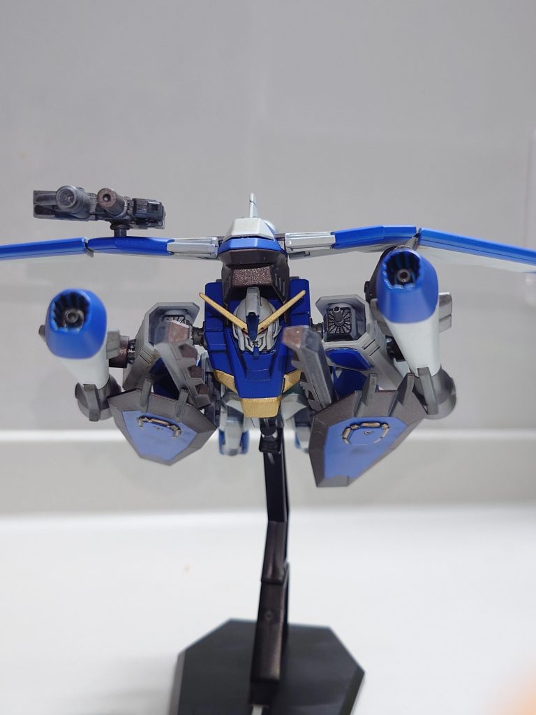 いろんな所に干渉しますが、完全変形できます！頭部襟足部分のカットと首に関節を仕込んだので変形時も前を向けます(gandam-hand2)（塗装後稼働が渋くなってここまでですが）
