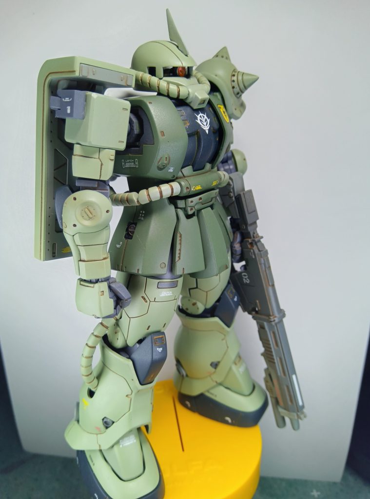 オリジンの漫画の中にシールドの向きがこんな感じのやつなかったっけ？って勢いだけでコッチ向きにしちゃいました