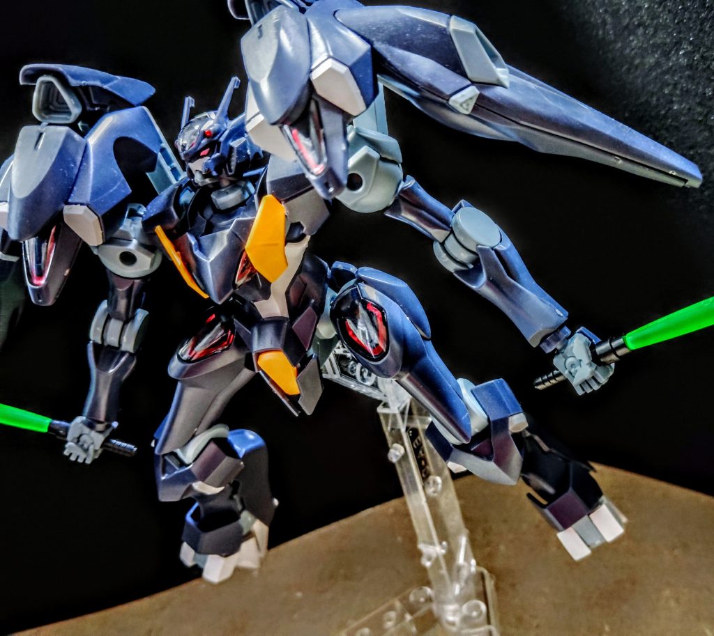 正直どんなポーズだったかとか覚えていませんがとりあえず二刀流にさせました。初心者が作ったので出来はまずまずですね。(zaku-kao8)なんなら途中から兄が作りました…次は諦めずに作りたいですね〜(zaku-kao4)