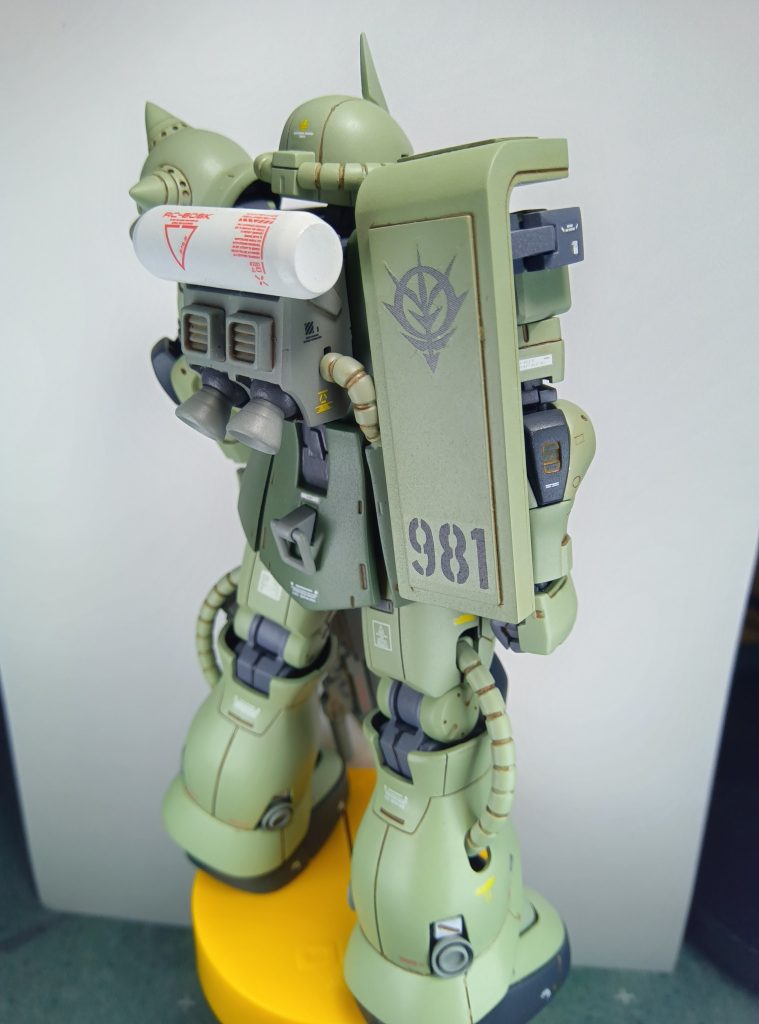 バックパックにプロペラントタンク付けて脚部のスラスター部分も本当にくり抜いたりして高機動型っぽい感じに