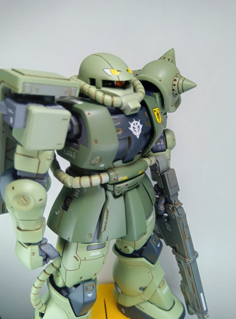 前からやってみたかったザク頭に目のデカール