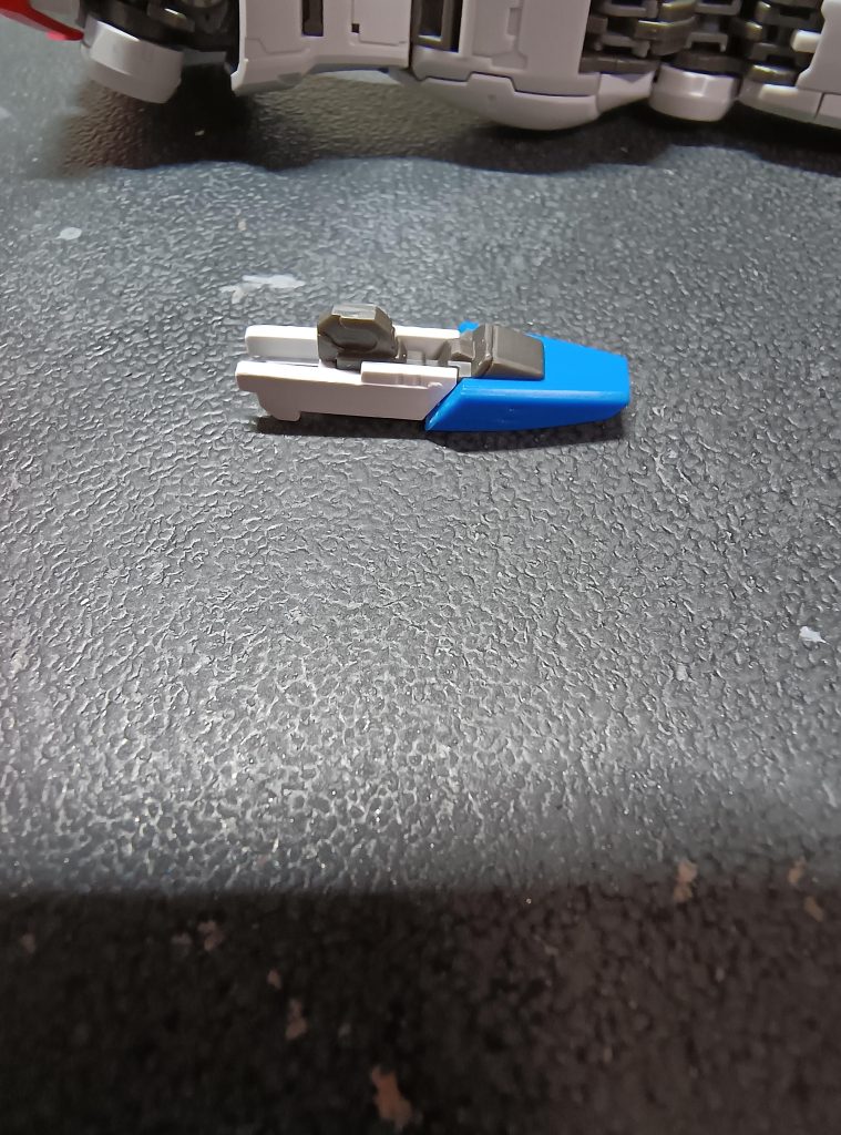 外れなくて諦めたパーツなのでコアファイターは無塗装です。