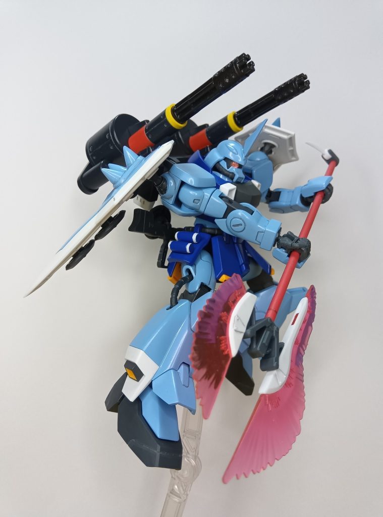 コレクションシリーズのパッケージ風この時点でギャンも入手できず、ガナーウィザードを作るか、お盆休みにビームアックスも自作するか・・・お盆休み?!と思い付き、他県に住んでいる従弟に連絡。「そっちにギャンシュトローム売ってない?」「持ってるけど、作っちゃった。」「ビームアックス貸してください!!」