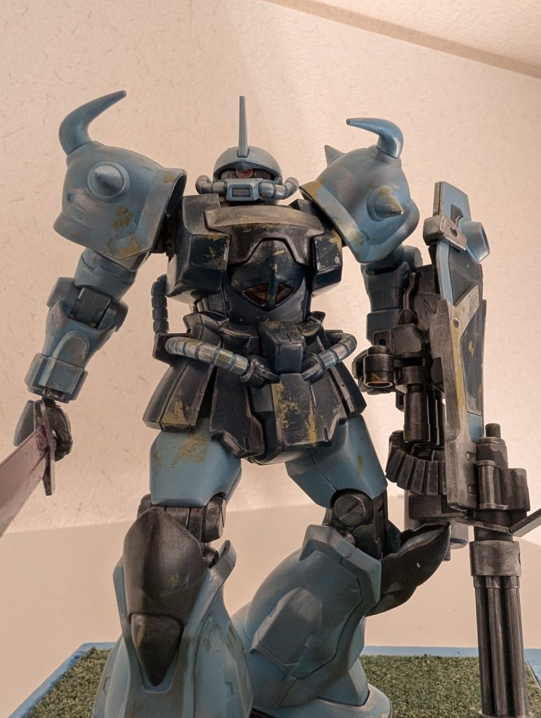 グフカスタム正面グフカスタムは偶然地元の模型屋で見つけて買いました。