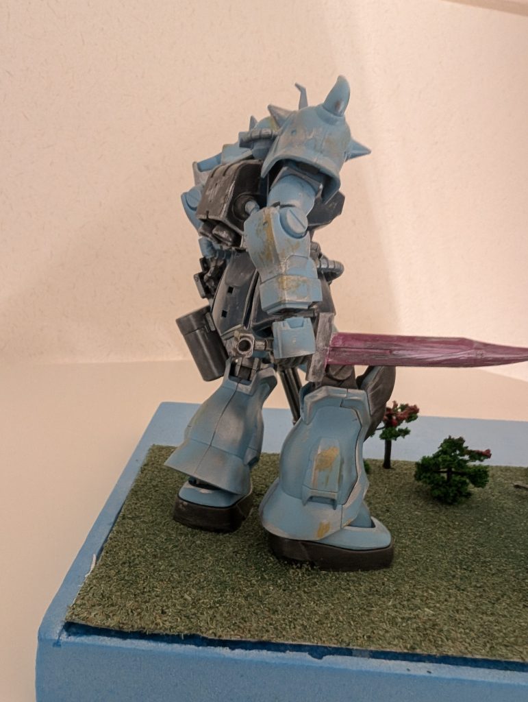 グフカスタム右面ヒートサーベルは劇中では加熱せずに使ってたとか聞いたことありましたがそのへんのクリアピンクで塗ってみました。