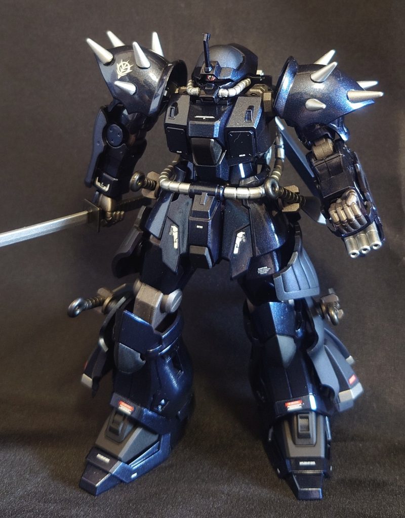 ブレードの刀身はシルバー系で塗装しクリア仕上げをしてます。