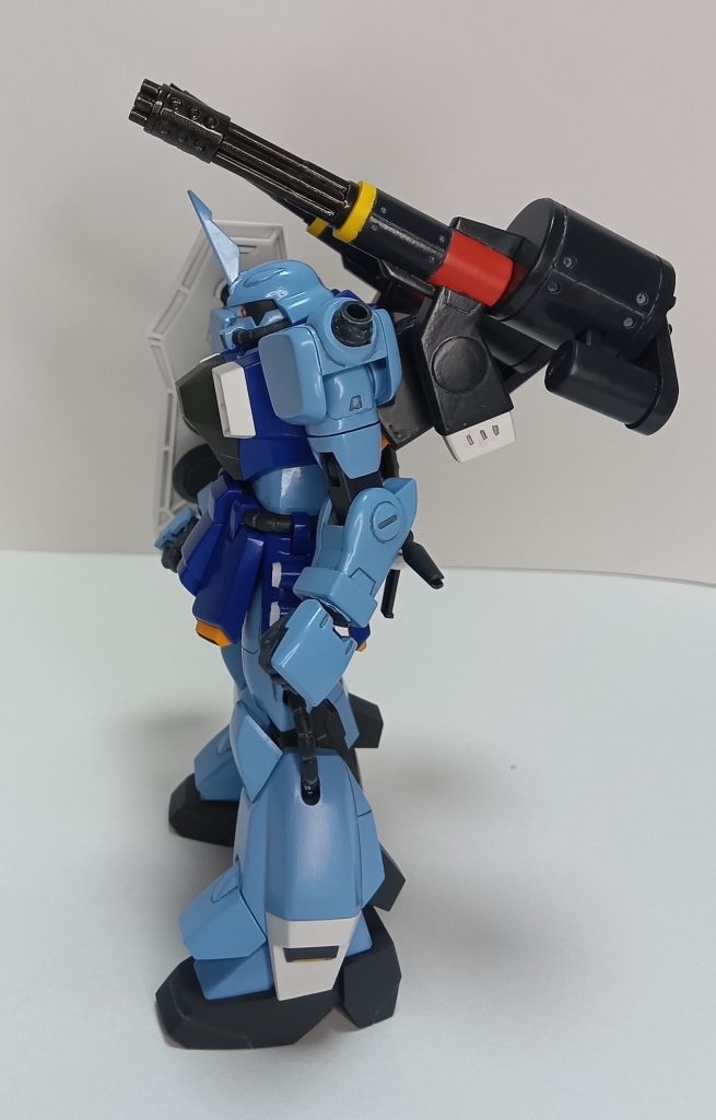 積んであったコレクションシリーズのスラッシュザクファントムを引っ張り出してきたら、MGのスラッシュウィザードと比べて余りにも貧弱・・・よく見ると、わりと単純な形状なので時間さえかければスクラッチ出来るかも?ということで制作開始。初めてのスクラッチが楽し過ぎて、当初ザクと同時進行だったのがコチラに没頭して時間をかけ過ぎてしまい、完成したのが8月3日、ザク2体は無理だなぁ・・・と。