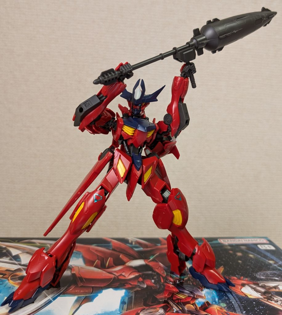 武器のアメイジングメイスを構えさせたら、やっぱり決まってます。