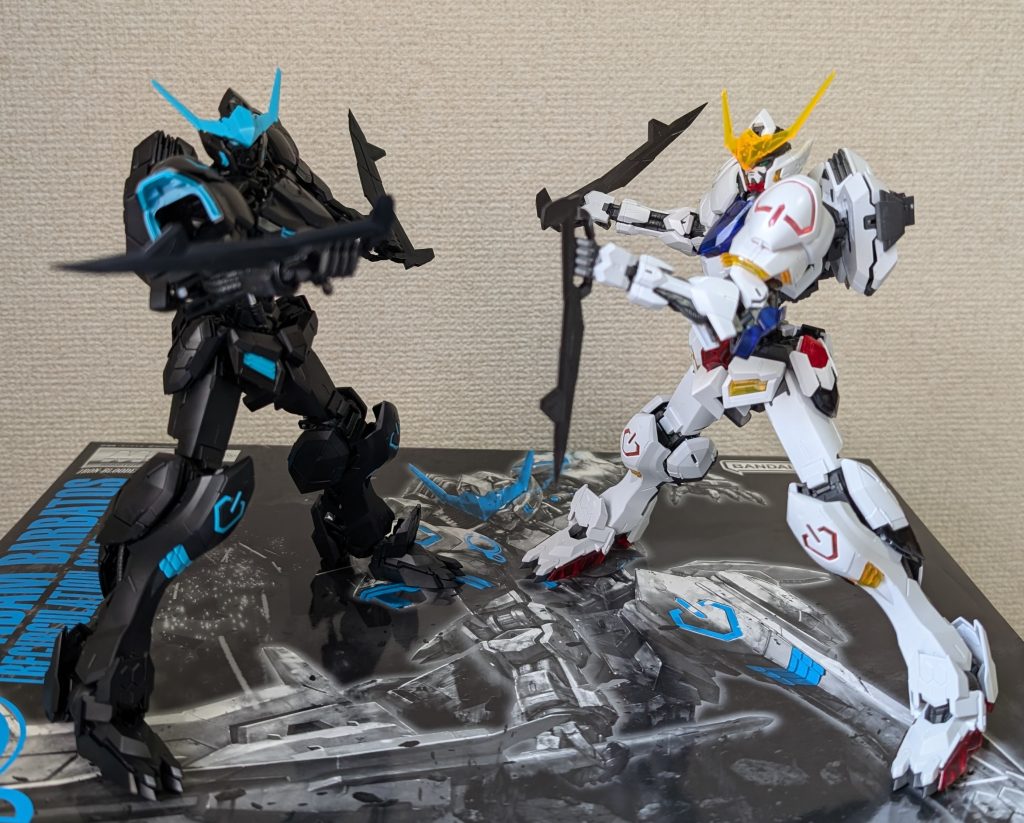 ここからはオマケ。最近、中古で入手した「MGバルバトス」の「ソリッドクリア(2体目)」&「リサーキュレーションカラー」です。