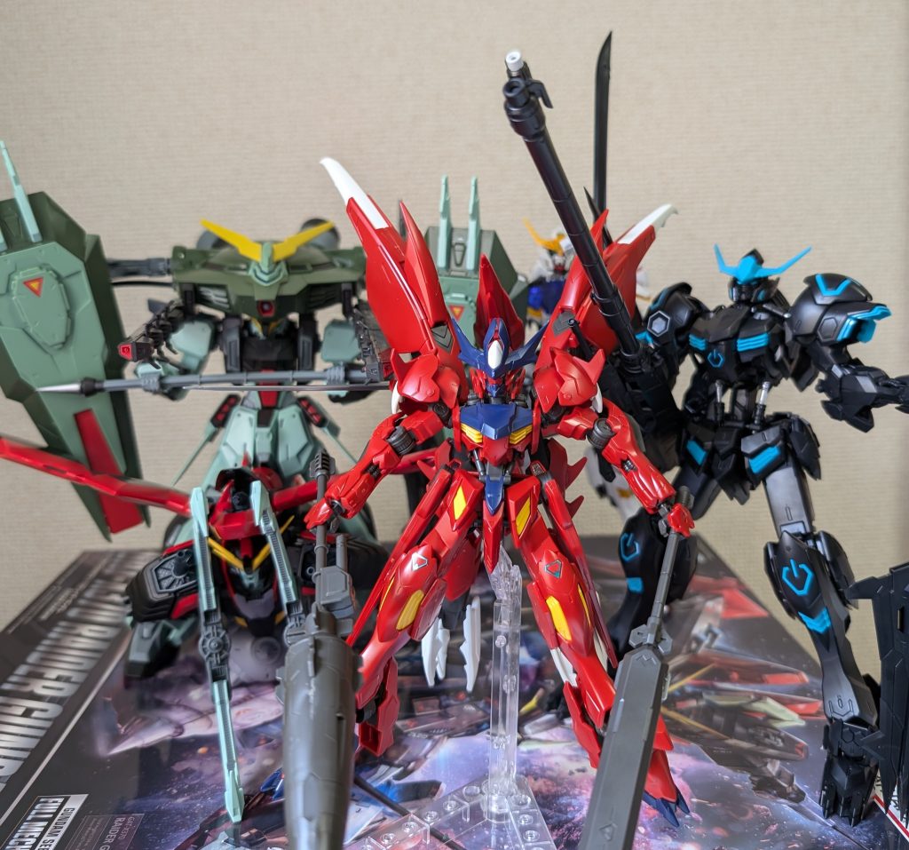 今回の「全員集合写真」。(いつになるか分かりませんが)彼らも「新しい姿」を披露することになるので、お楽しみに♫♫