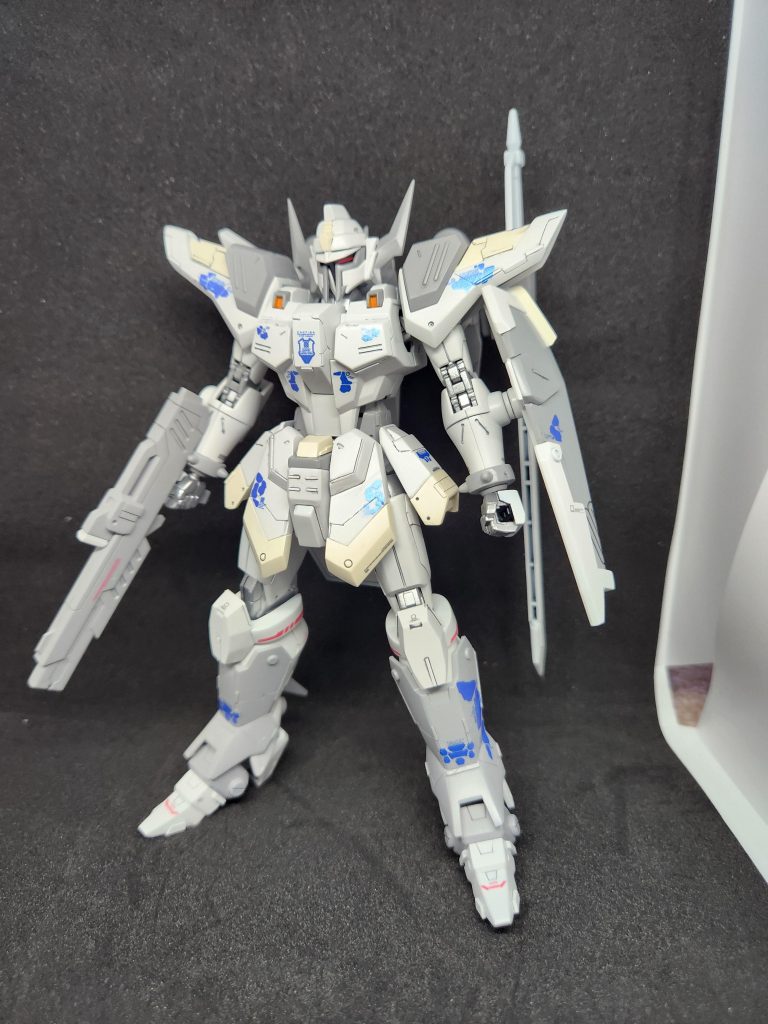 ファウンデーションがブラックナイト機のプロトタイプのイメージで制作しました！シールドの00はその為です！フェムテク装甲も実験段階の状態でオルフェの能力にはついていけずシュラがテストパイロットになり、起動実験しているという妄想仕上げです！