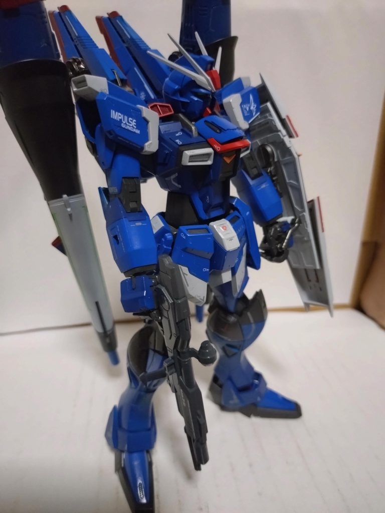 デカールは控えめに、