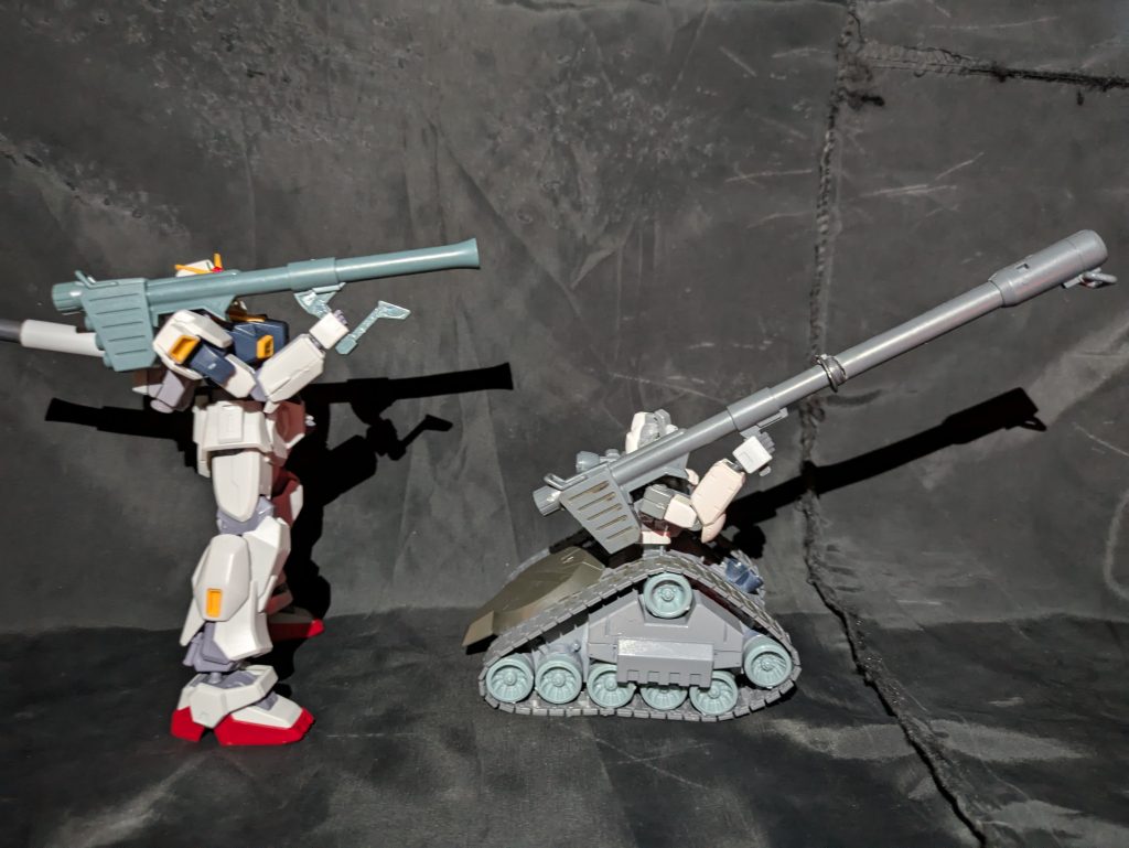 高機動高弾幕仕様の魔窟さんに手伝ってもらいました。ハイパーバズーカと比べると一目瞭然です。