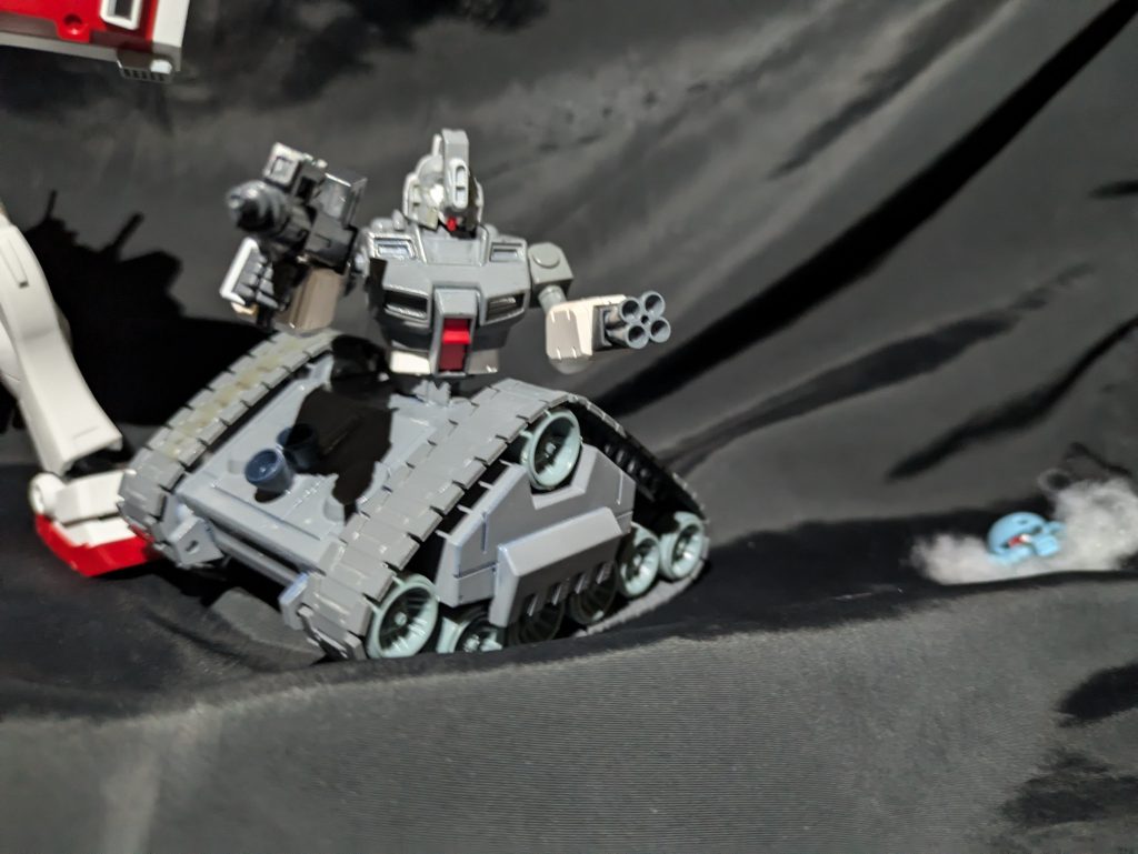 オース「うおっ。いまどき旧式かよ。ジオンも軍資金不足か?」メディ「このエリアではこれが最後。みたいですよ。」