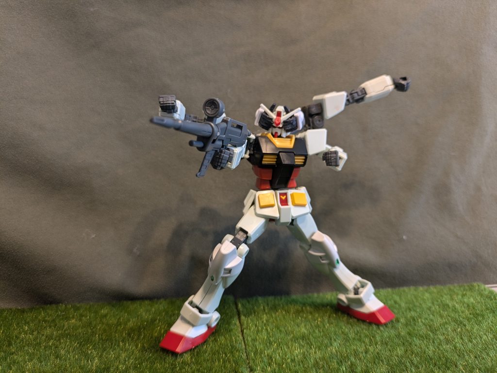 近接戦闘型なので射撃兵装はビームライフルのみです。