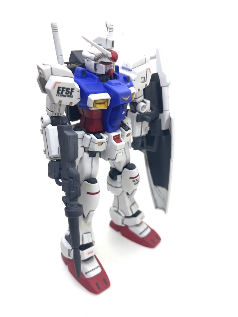 メインカラーホワイトは成型色 いつもの缶スプレーレッドはサザビーレッド青はコバルトブルー関節系は軍艦色 