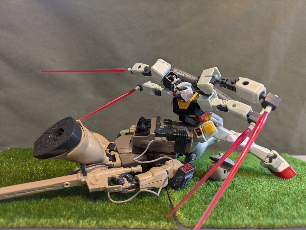 ピテレス「うわあああ!まだ、死にたくない!」謎のパイロット「そんな度胸で、出てくるな。」