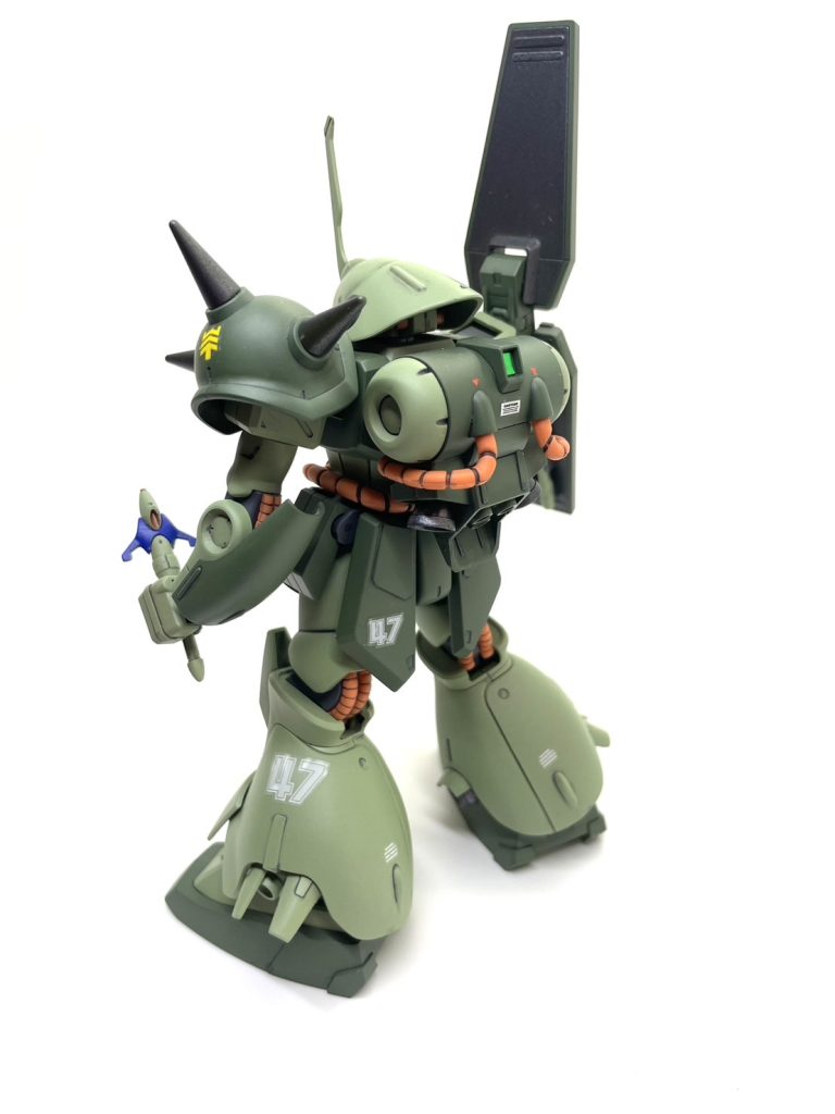 缶スプレーディープグリーンライトグリーンを使用!関節はメタルブラックにしました!デカールのちつや消しスプレーでフィニッシュ!