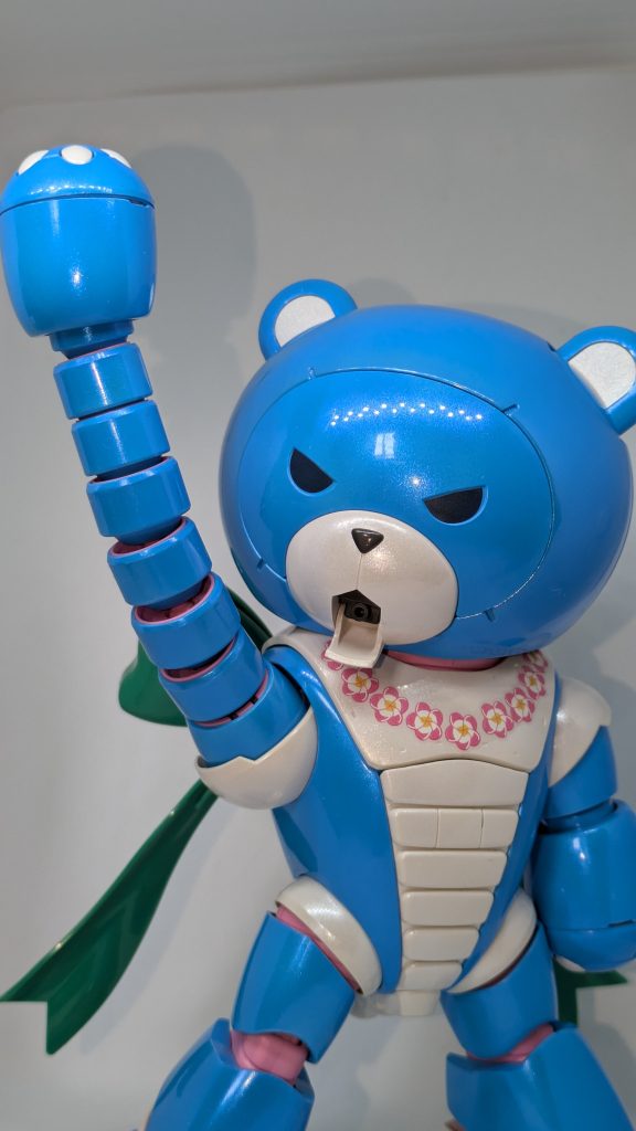 パーツの交換で伸ばせて口も開き、顔もパターンを変更できます。顔は簡単に交換できるのが助かります。