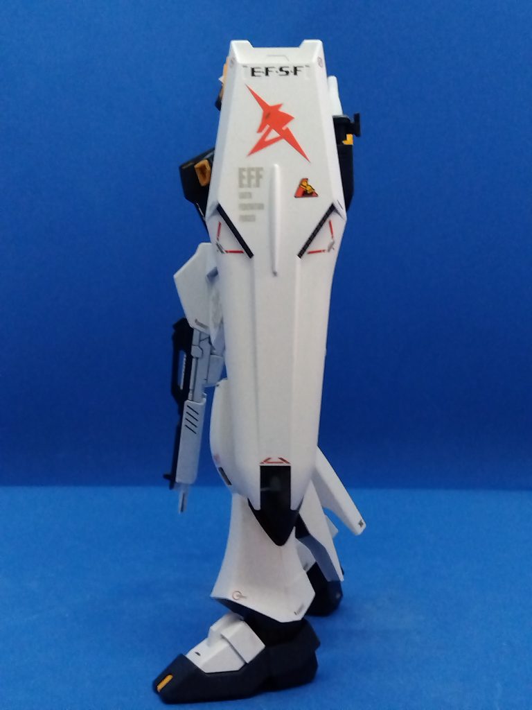 個人的な好みはこのくらい「のっぺり」しているタイプです。もちろんRGとかのアレンジも嫌いではないのですけども「俺の」ならこちらかなと。