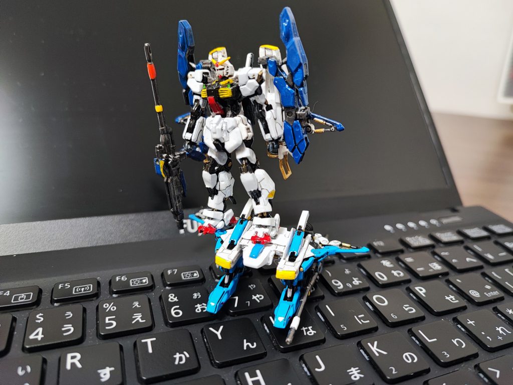 前に制作したスーパーガンダムを乗っけてみました。