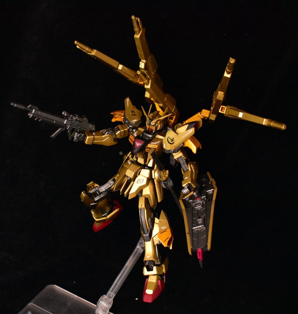 背面のビーム砲はアーム接続でよく動きますフルバースト的なことも可能です