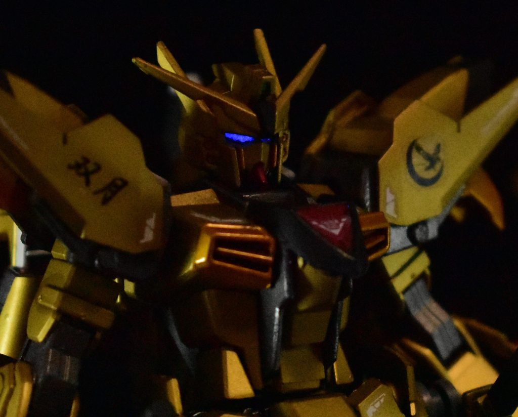 バストアップ　目はブラックライトで光ります