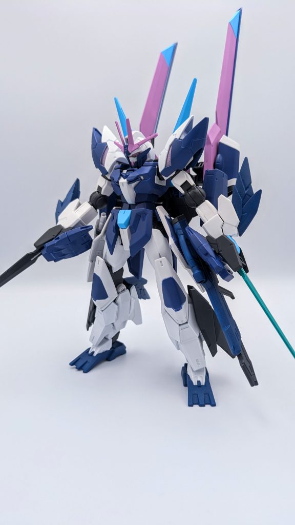 正面から。ベースは一応メルクワンガンダムですが、殆ど別物のパーツを使用しているので、今回は改造ポイントの紹介は無しです。