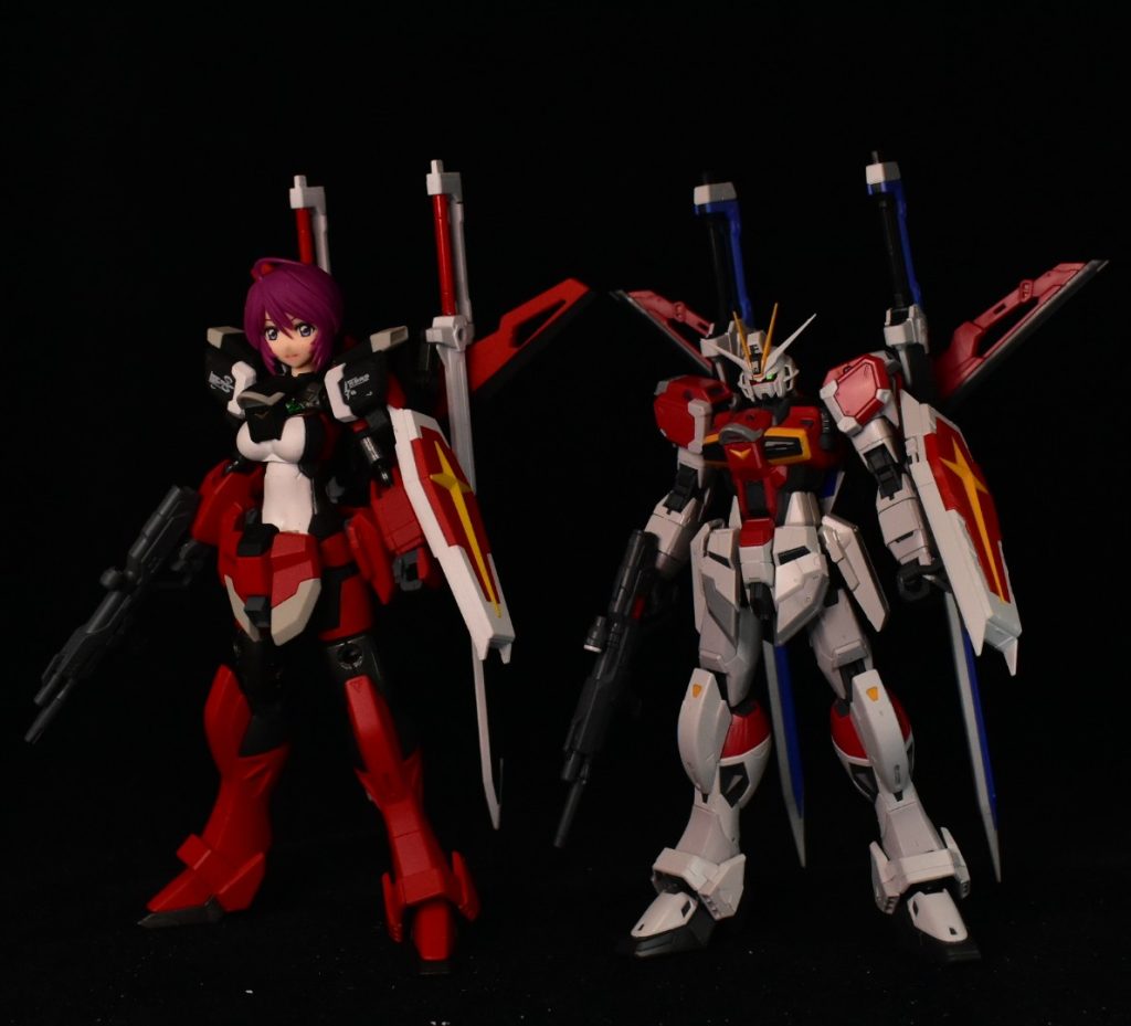 正面から 現在HGCEのものが手元にないので隣に比較用のRGソードインパルス色が全く違うので受ける印象は全く違いますね個人的には昔の紅白カラーの方が好きだけどルナマリアと言ったらこの配色+たまたまソードインパルスを持っていたので急に思いついて作成しました