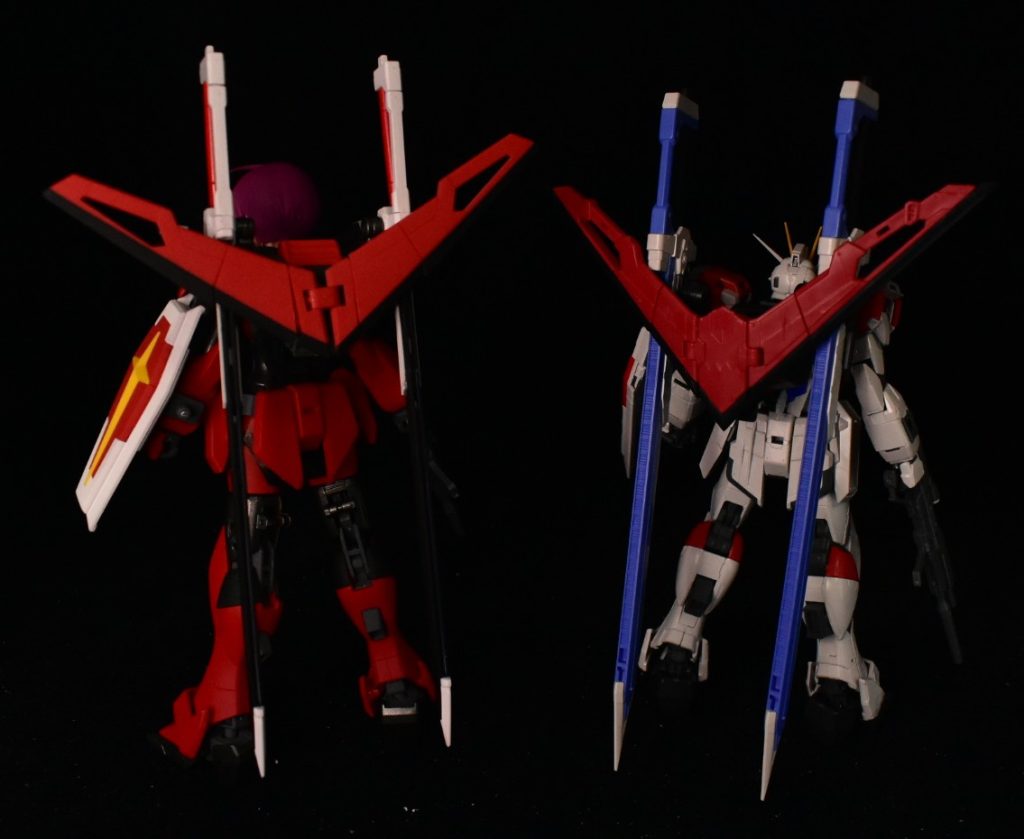 背面 背景黒だと少し見にくいかソードシルエットはエクスカリバーのみ色違いで他は同じ?実はソードインパルスが宇宙で戦ったのは劇場版が初でもキルスコアは三形態の中で唯一ゼロ…