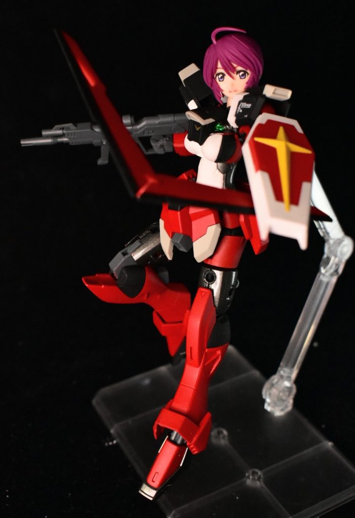 フラッシュエッジ 劇中では基部ごと投げて途中で2つに分離させる使い方をしていたのが印象的一応実体剣としても使えるらしい