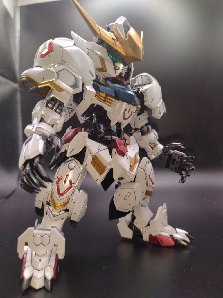 赤、青はメタリックの上にクリアブルー、レッド、半ツヤでパールシルバーとメリハリをつけるようにしてみました。青はもうちょい明るくても良かったかな？