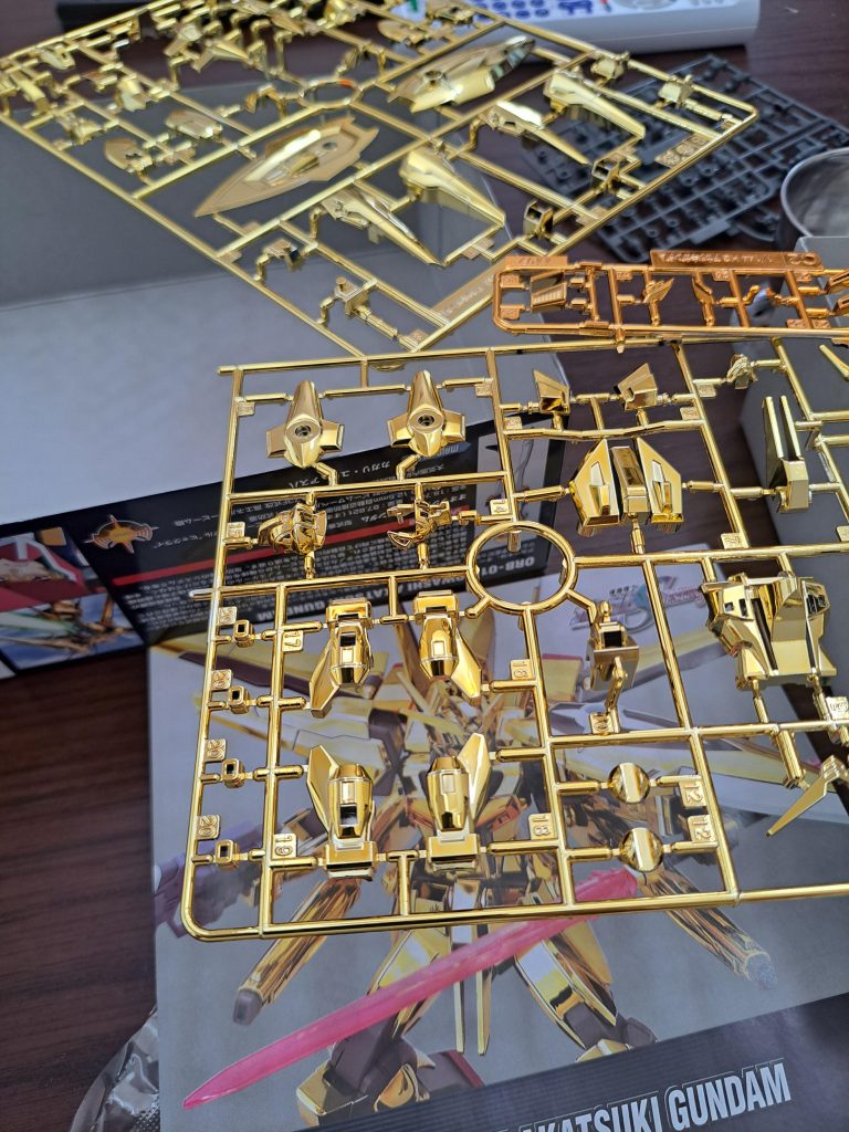 インフィニットジャスティスガンダム弐式を購入して数日後の7月の終わり、再販売されてたオオワシアカツキガンダムを発見。衝動買いしちゃいました。