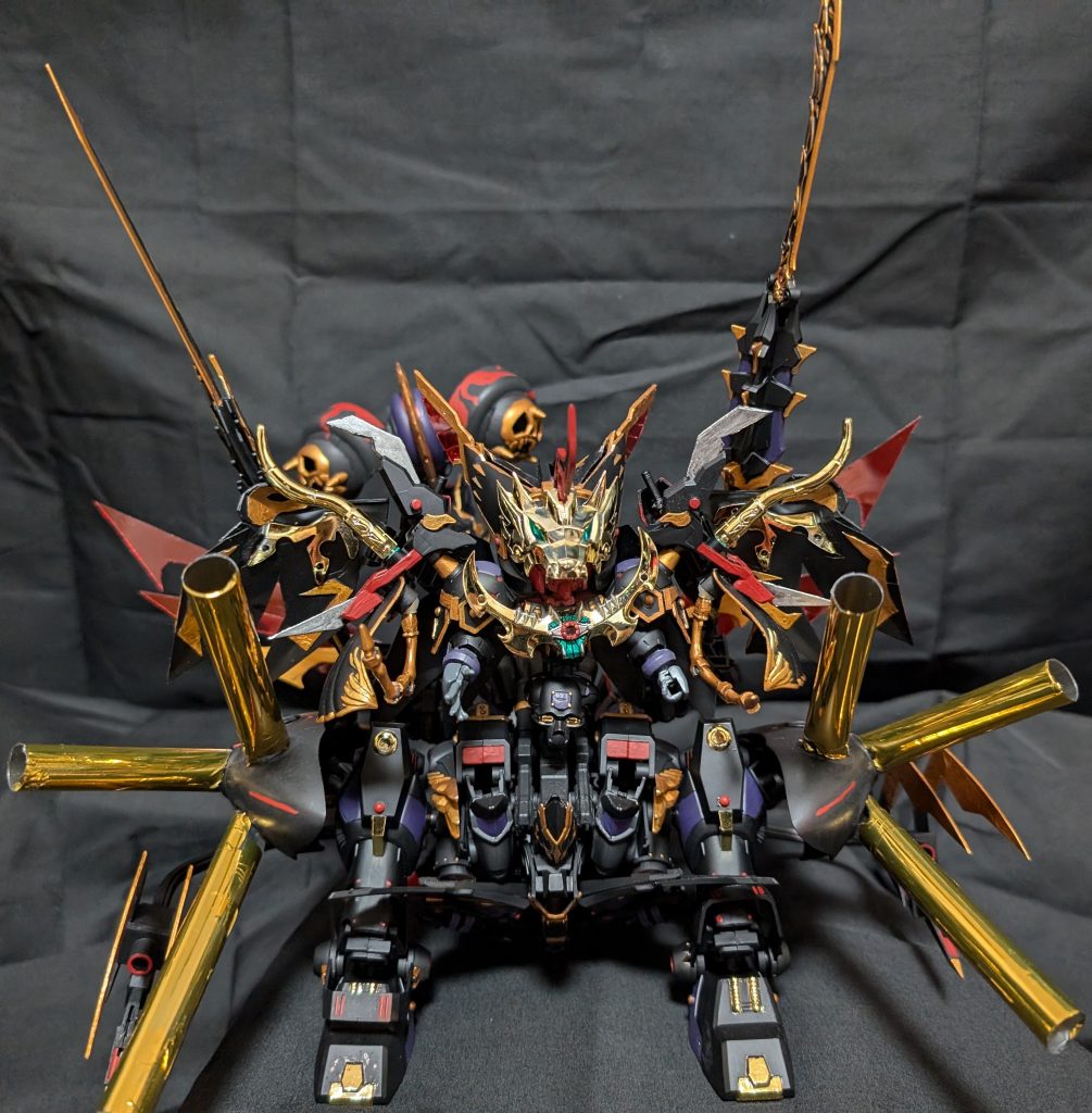 陸王魔星大将軍(グランドマスターガンダム)蝅骸魔王の魔力を魔星が最大解放したときに成る姿陸王魔星大将軍グランドマスターだいしょうぐんと読む蝅骸魔王から三羅将の武器が展開され魔星大将軍が合体した姿陸将大発破…両前脚に装備された片側三門ある砲撃陸王大双槍…背部からでる大型の2本槍 雷撃を使うことも可能飛将火炎翼…腹部に着く赤と金の翼 炎を纏う飛将大爪…同じく腹部からでる大きな爪海将骸円刃…ウォルターの姿を似せてる 真ん中の部位にノコギリのトサカがついている