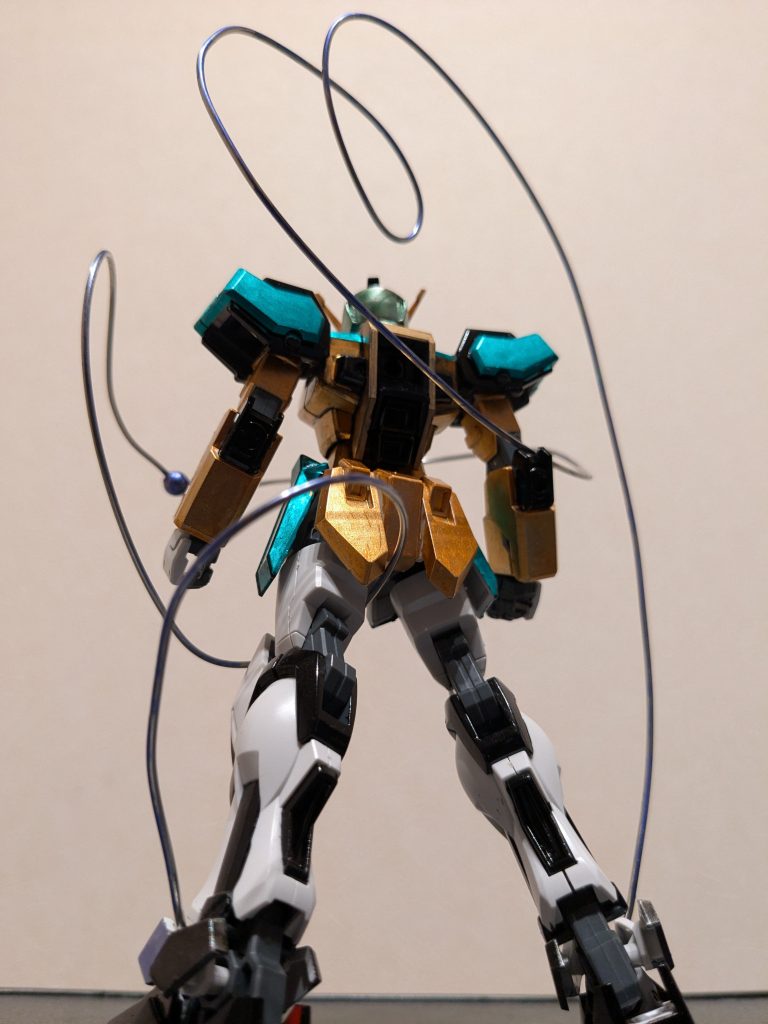 バックショット背面も同様の塗装。サードアイの針金が、角度によってハート型に見えるように再現してみました。サードアイと針金はメタリックバイオレットで塗装です。