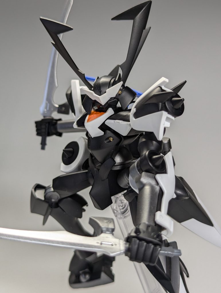 黒は半光沢、それ以外はつや消しです。