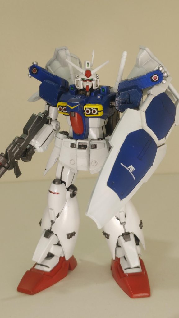 正面から肩と胸のスラスターの塗り分けが大変でした