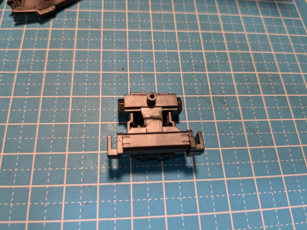 ハンガーの横の穴に武器等を取り付け可能な穴があります。