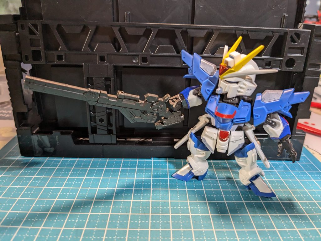 ライフルは持ち手部分を加工して取り付け可能にしています