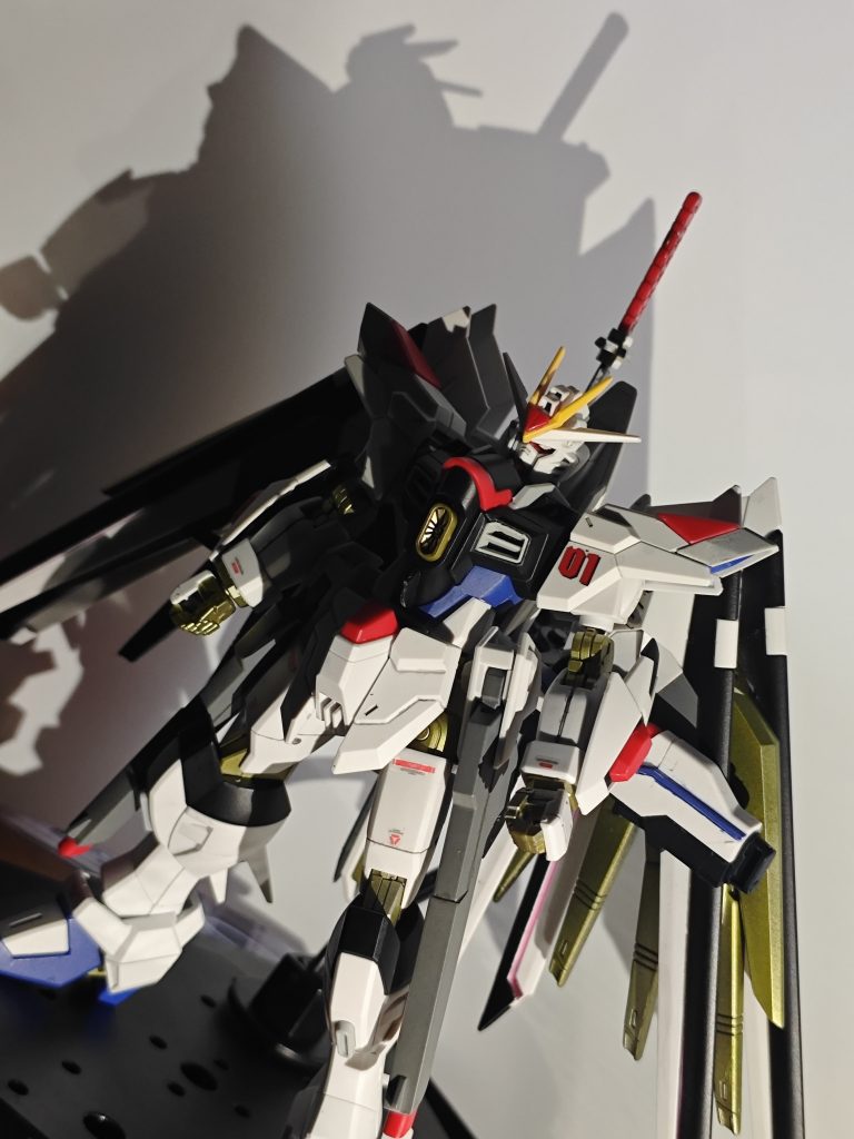 今回は、ガッツリ塗装とかに力を入れるというより、写真の撮り方を工夫してみました。暗い部屋でライト照らして撮ったらなんか格好良くなったのでよきです！