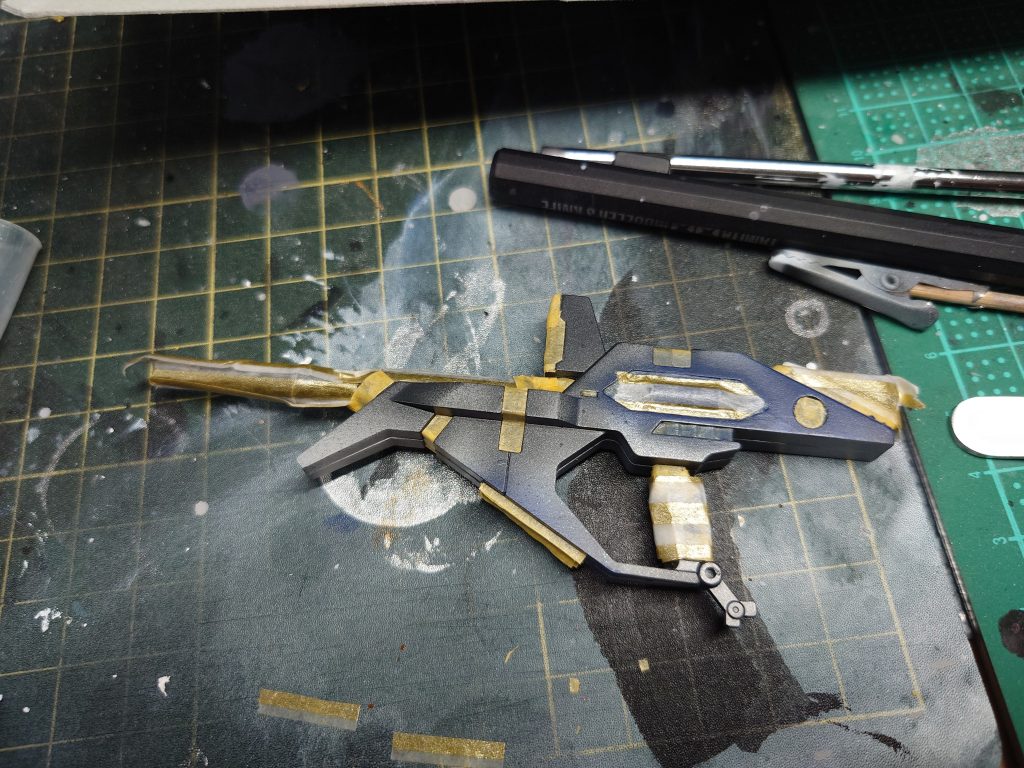 ライフルのマスキング設定だとほぼメカグレーですが、せっかくなので細かく色分けしました。