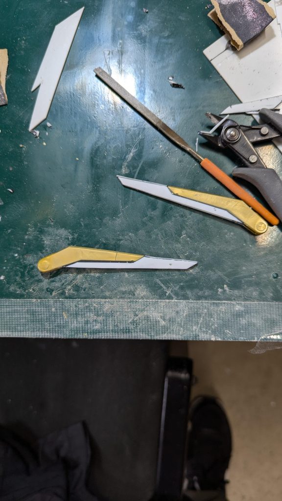 プラウドディフェンダーの金部分最上部のアレを劇中再現するために延長しています